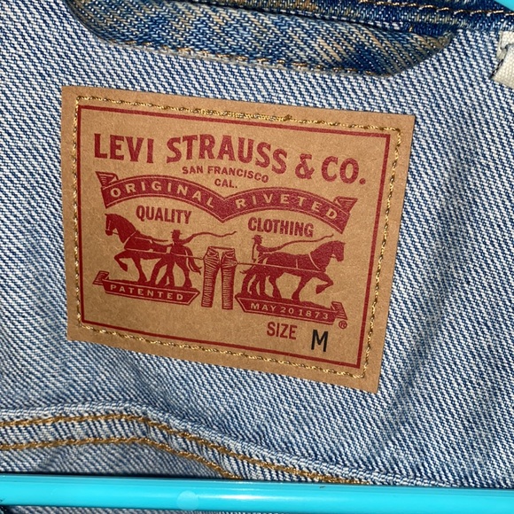 Levi Jeans Sleeveless Jacket - Picture 3 of 3
